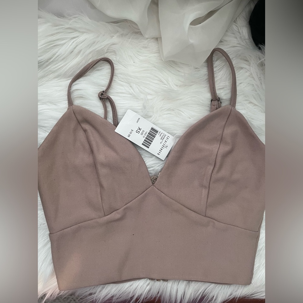 NWT!!! Fashion Nova Crop Top Beige XS